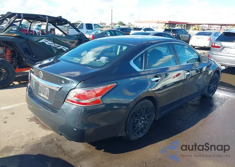 2015 Nissan Altima 2.5 S из США, поврежденный, VIN 1N4AL3AP9FN327605